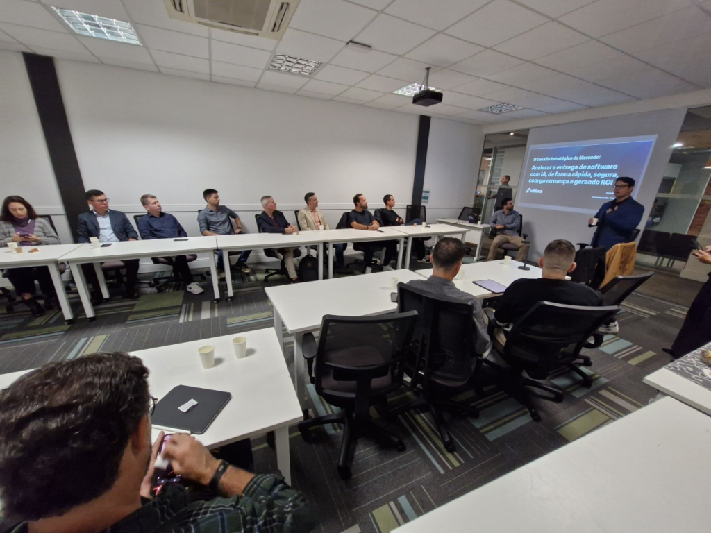Líderes de tecnologia participam do CTO Breakfast by Vibbra, em Florianópolis, durante apresentação sobre o uso de IA para acelerar entregas de software com governança e geração de ROI.