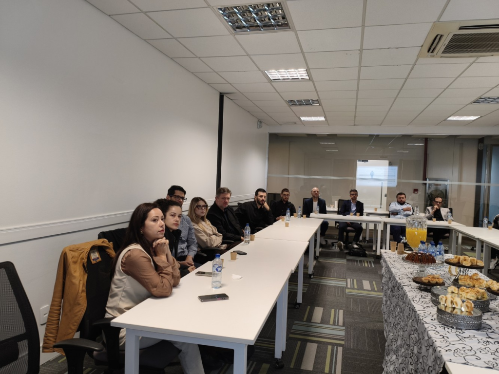 Executivos e lideranças de tecnologia participam da segunda edição do CTO Breakfast by Vibbra, em Florianópolis.